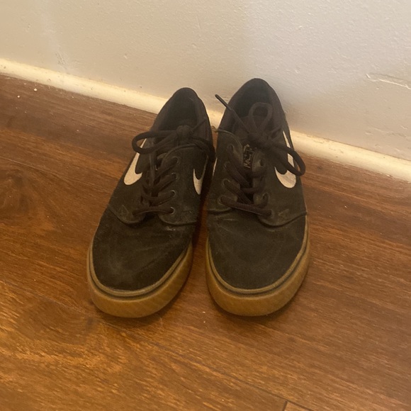 Gum sole Nikes - Picture 2 of 4